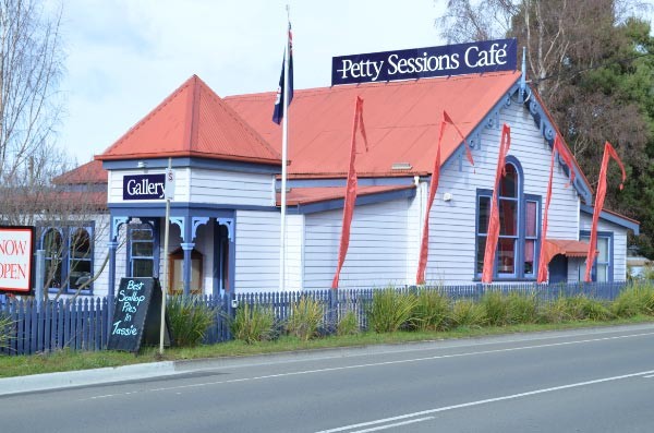 Petty Sessions Lounge Bar